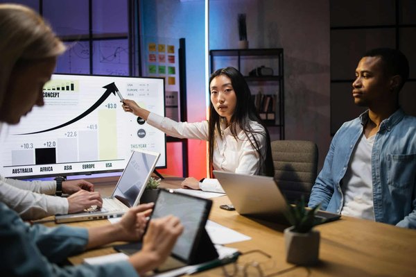 Comment les entreprises peuvent-elles utiliser les données analytiques pour améliorer leur stratégie de marketing numérique ?